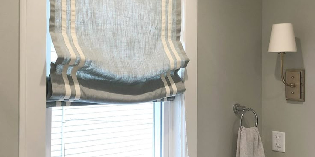 Venetian Blinds: Timeless Style with Adjustable Light Control